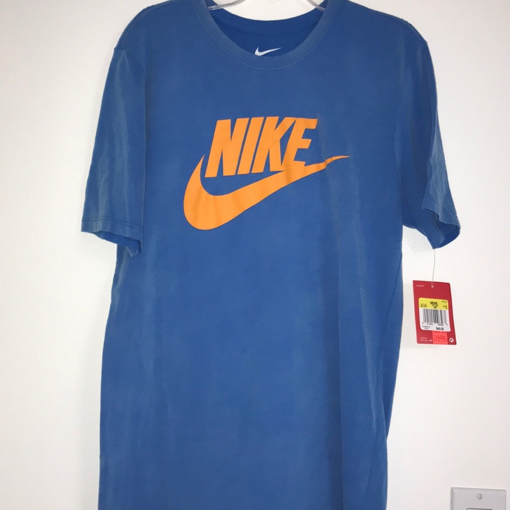 NWT nike logo tee